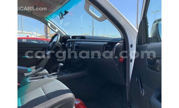 Ra Imported Toyota Hilux funfun Ọkọ̀ in Import - Dubai ni Ashanti Ra Imported Toyota Hilux funfun Ọkọ̀ in Import - Dubai ni Ashanti