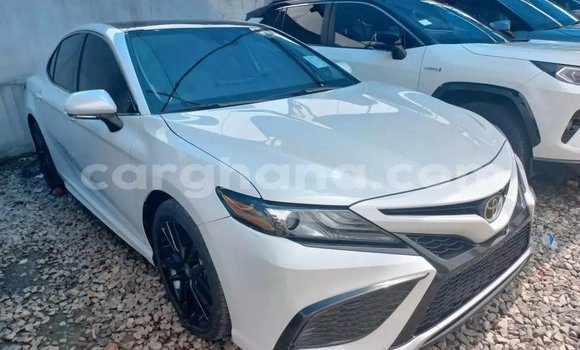 Sayi Na hannu Toyota Camry White Mota in Accra a Greater Accra Sayi Na hannu Toyota Camry White Mota in Accra a Greater Accra