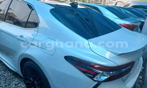 Sayi Na hannu Toyota Camry White Mota in Accra a Greater Accra Sayi Na hannu Toyota Camry White Mota in Accra a Greater Accra