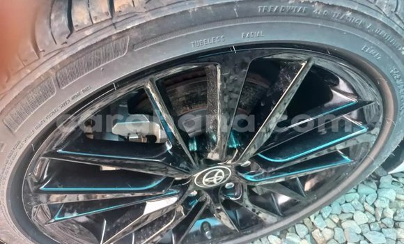 Sayi Na hannu Toyota Camry White Mota in Accra a Greater Accra Sayi Na hannu Toyota Camry White Mota in Accra a Greater Accra