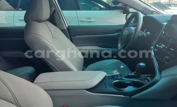 Sayi Na hannu Toyota Camry White Mota in Accra a Greater Accra Sayi Na hannu Toyota Camry White Mota in Accra a Greater Accra