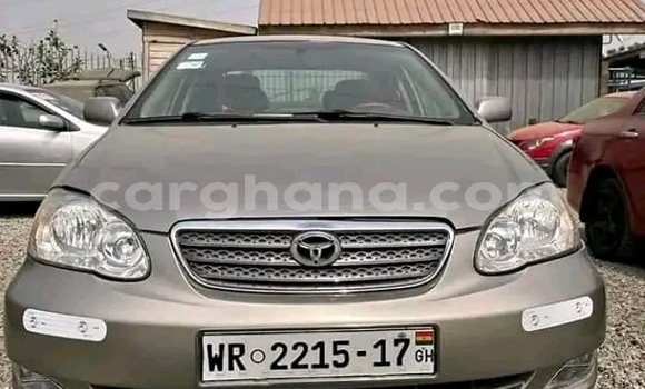 Sayi Na hannu Toyota Corolla Azurfa Mota in Accra a Greater Accra