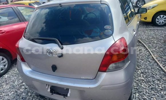 Sayi Na hannu Toyota Vitz Azurfa Mota in Accra a Greater Accra Sayi Na hannu Toyota Vitz Azurfa Mota in Accra a Greater Accra