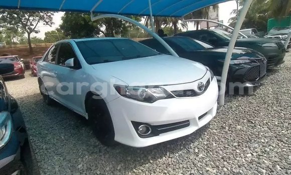 Sayi Na hannu Toyota Camry White Mota in Accra a Greater Accra Sayi Na hannu Toyota Camry White Mota in Accra a Greater Accra