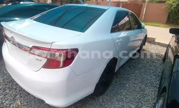 Sayi Na hannu Toyota Camry White Mota in Accra a Greater Accra Sayi Na hannu Toyota Camry White Mota in Accra a Greater Accra