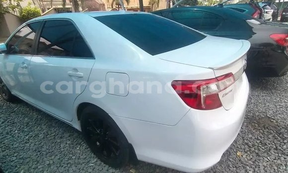 Sayi Na hannu Toyota Camry White Mota in Accra a Greater Accra Sayi Na hannu Toyota Camry White Mota in Accra a Greater Accra