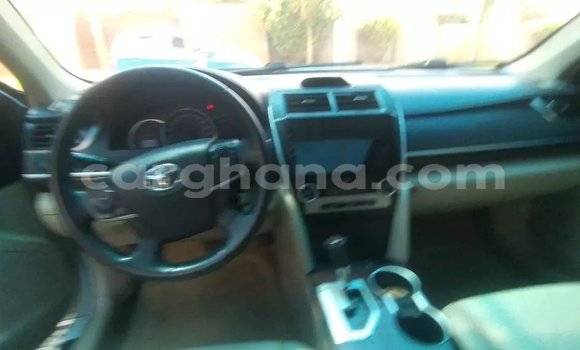 Sayi Na hannu Toyota Camry White Mota in Accra a Greater Accra Sayi Na hannu Toyota Camry White Mota in Accra a Greater Accra