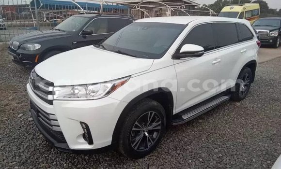 Buy Used Toyota Highlander White Car in Accra in Greater Accra Buy Used Toyota Highlander White Car in Accra in Greater Accra