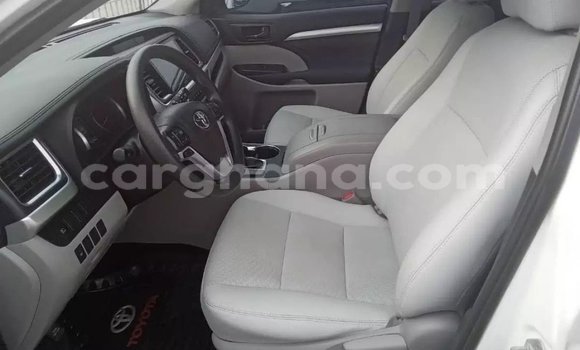 Buy Used Toyota Highlander White Car in Accra in Greater Accra Buy Used Toyota Highlander White Car in Accra in Greater Accra