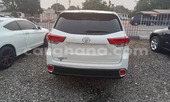Buy Used Toyota Highlander White Car in Accra in Greater Accra Buy Used Toyota Highlander White Car in Accra in Greater Accra