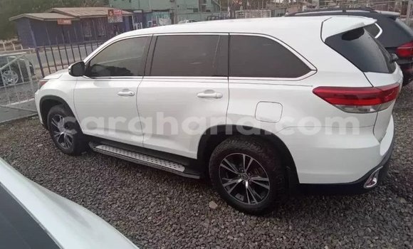 Buy Used Toyota Highlander White Car in Accra in Greater Accra Buy Used Toyota Highlander White Car in Accra in Greater Accra